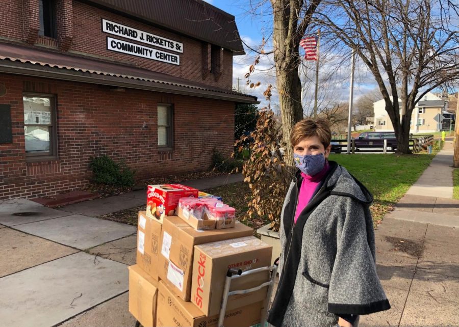 The Skitkos coordinated a food drive and delivery to the Ricketts Community Center in Pottstown. 
Photo courtesy of Cathy Skitko