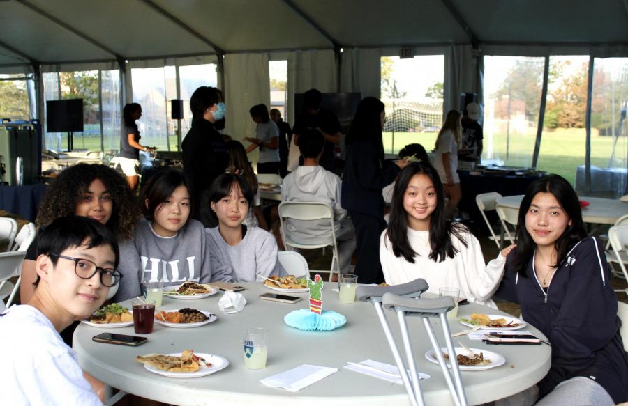 3rd form international students gather around a table at a special dinner in celebration of Hispanic Heritage Month Celebration (from left to right: Patrick Gao ’25, Nicole Leonardo ’25, Chelsea Kuang ’25, Rena Zhang ’25, Lucy Lyu ’25, Joy Wang ’25).