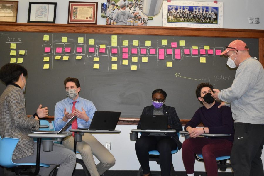 Ned Ide (far right) and the Silverstein Media Arts Collaborative members John Ju ‘23, Harrison Winter’ 22, Olivia Mofus’ 22, and Luke Gerdeman’ 23 discuss the new media project.