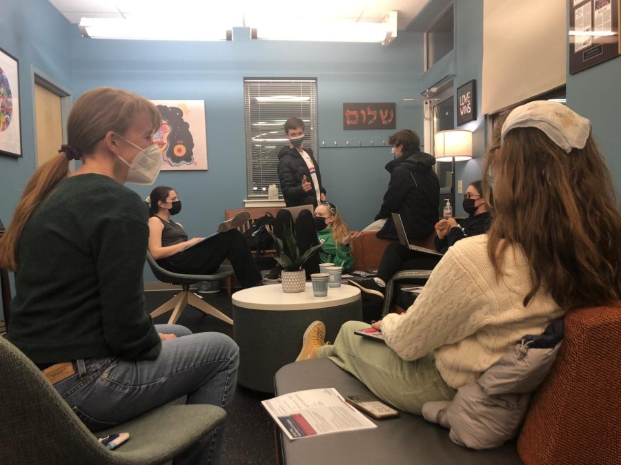 Dr. Catriona Miller (left) and Mia Keane ’22 (right) speak together at the Jan. 21 “Writing for Social Change” workshop as students discuss social issues.