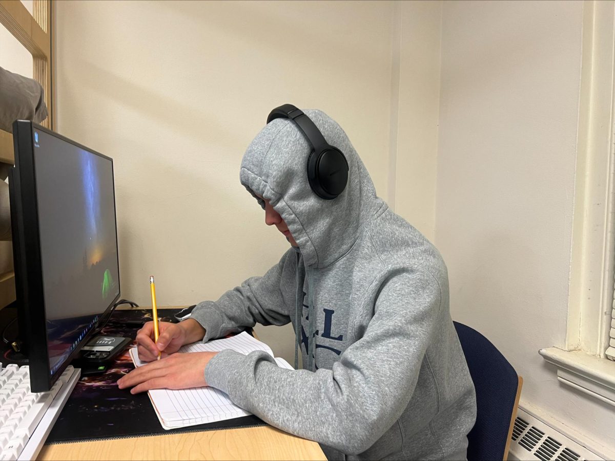 Francis Clarkson 26 listens to music while working on homework. Learning support experts recently outlined how lyrical music disrupts information retention and concentration while studying. 